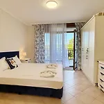 Apartament Sm Lovely On The First Line In *