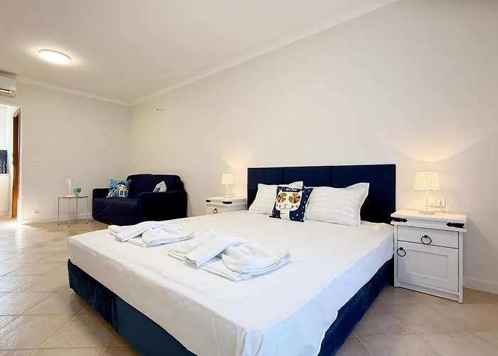 Sm Lovely On The First Line In * סוזופול