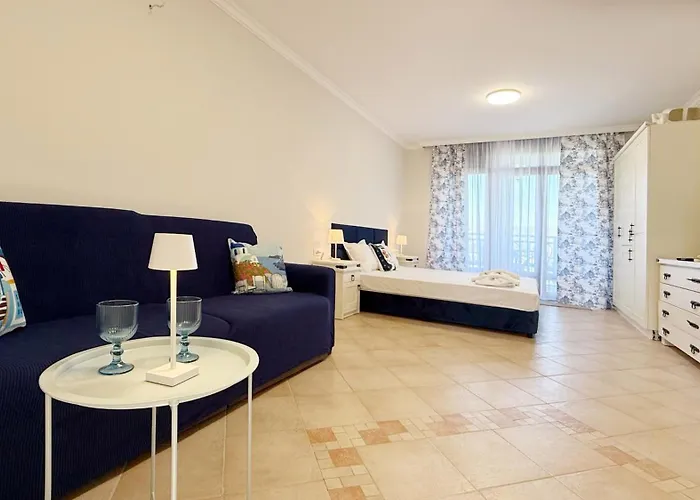 Sm Lovely On The First Line In דירה